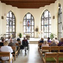 Das Altenpflegeheim St. Paulus lädt wieder die Öffentlichkeit ein, die regelmäßigen Gottes-dienste in der hauseigenen Kapelle zu besuchen. Foto: Hanuschke / St. Paulus